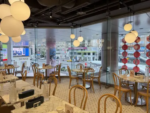荷李活茶街 HOLLYWOOD STREET (SOGO忠孝店)